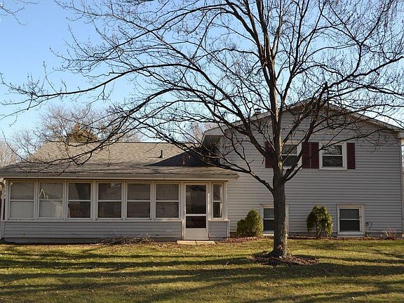 2nd image of 2707 Sweetbriar Dr