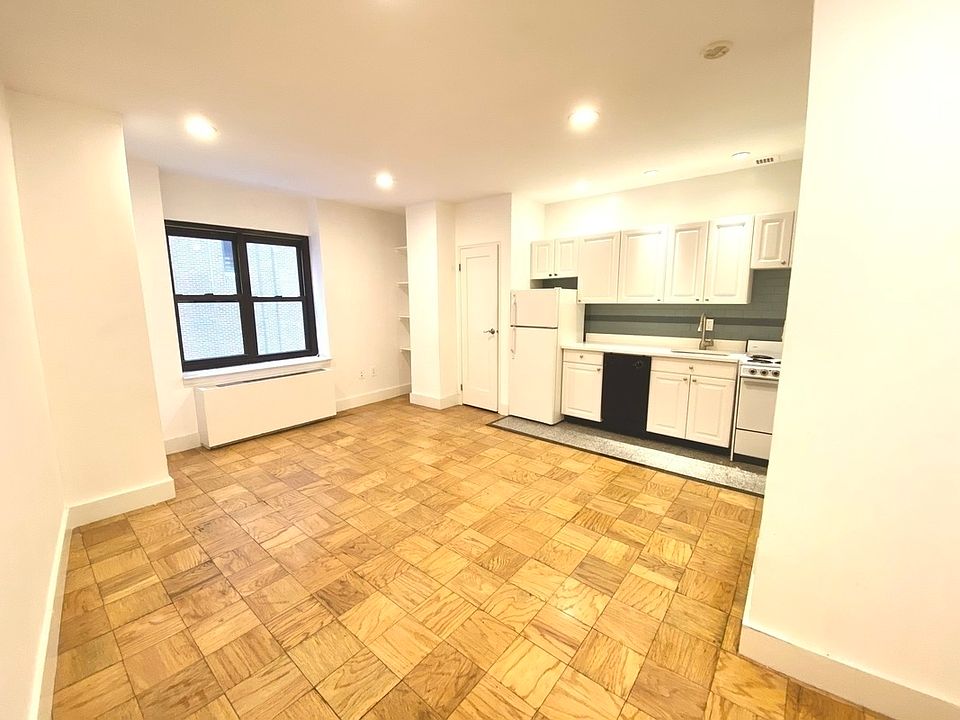 2nd image of 213 E 37th St #4JF