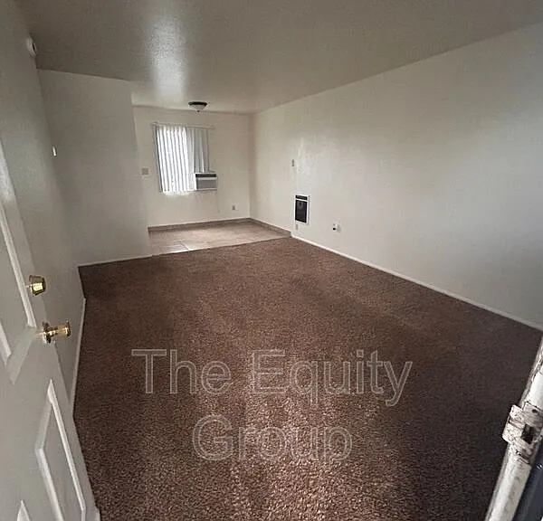 331 E Elm St #6 — Photo 3