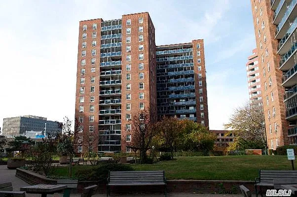 Sold by MJR Real Estate | media 2