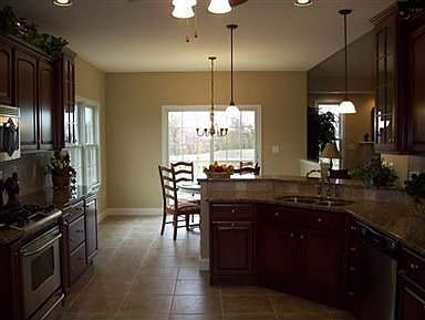kitchen & bright breakfast area