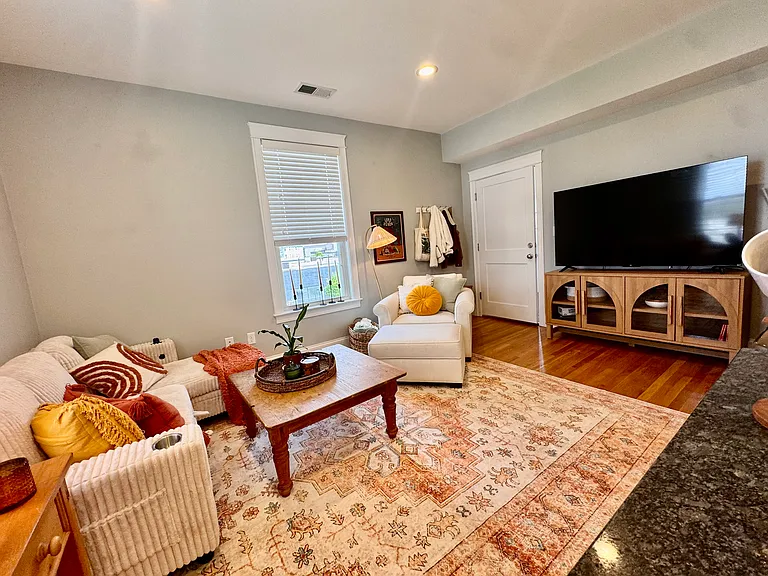 405 S Huntington Ave #2R — Photo 4