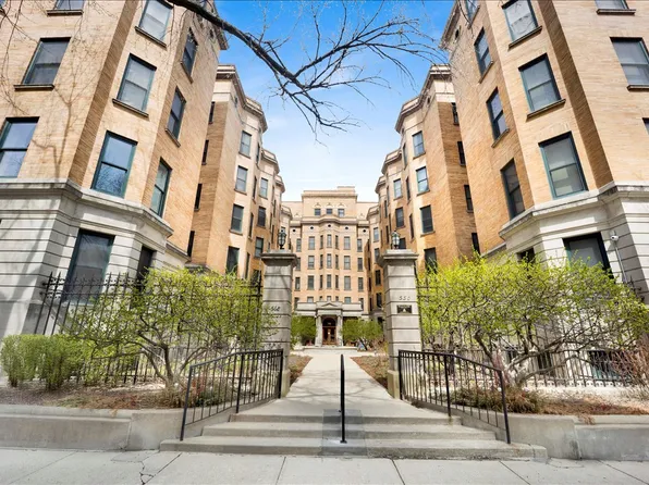 550 W Surf St APT 2, Chicago, IL 60657