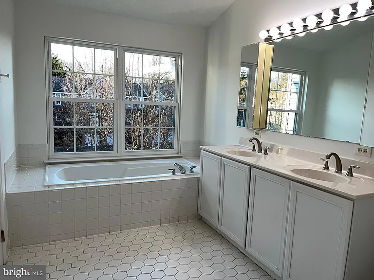 15 Halstead Pl — Photo 11