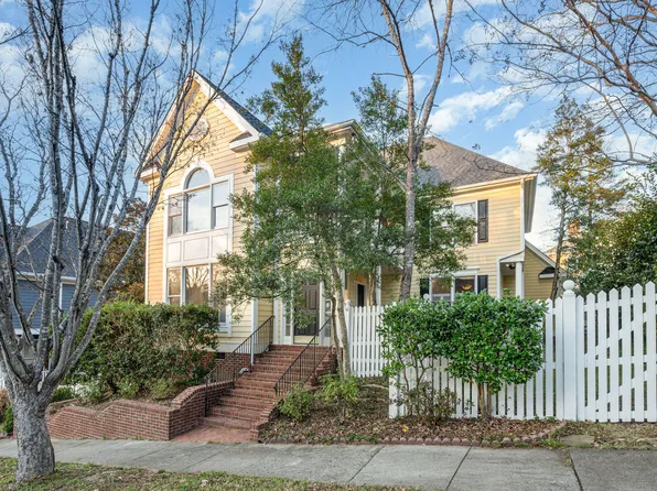 102 Winston Ridge Dr, Chapel Hill, NC 27516