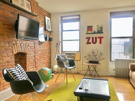 Sold by R New York | media 2