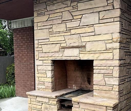 2nd image of 1369 E Parkway Ave