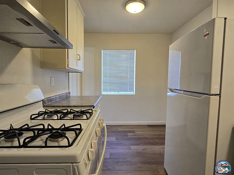 1465 W Hamilton Ave — Photo 6