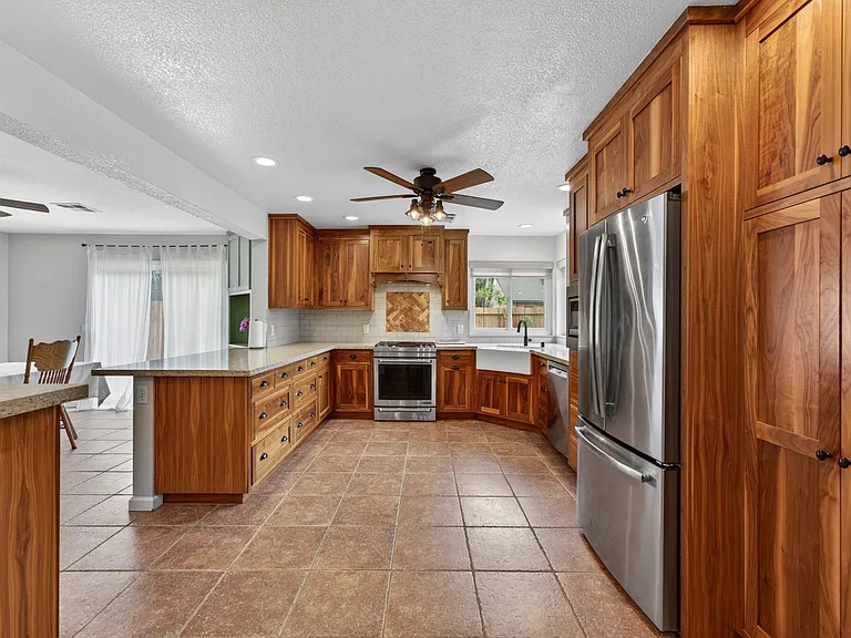 420 Colusa Pl — Photo 10