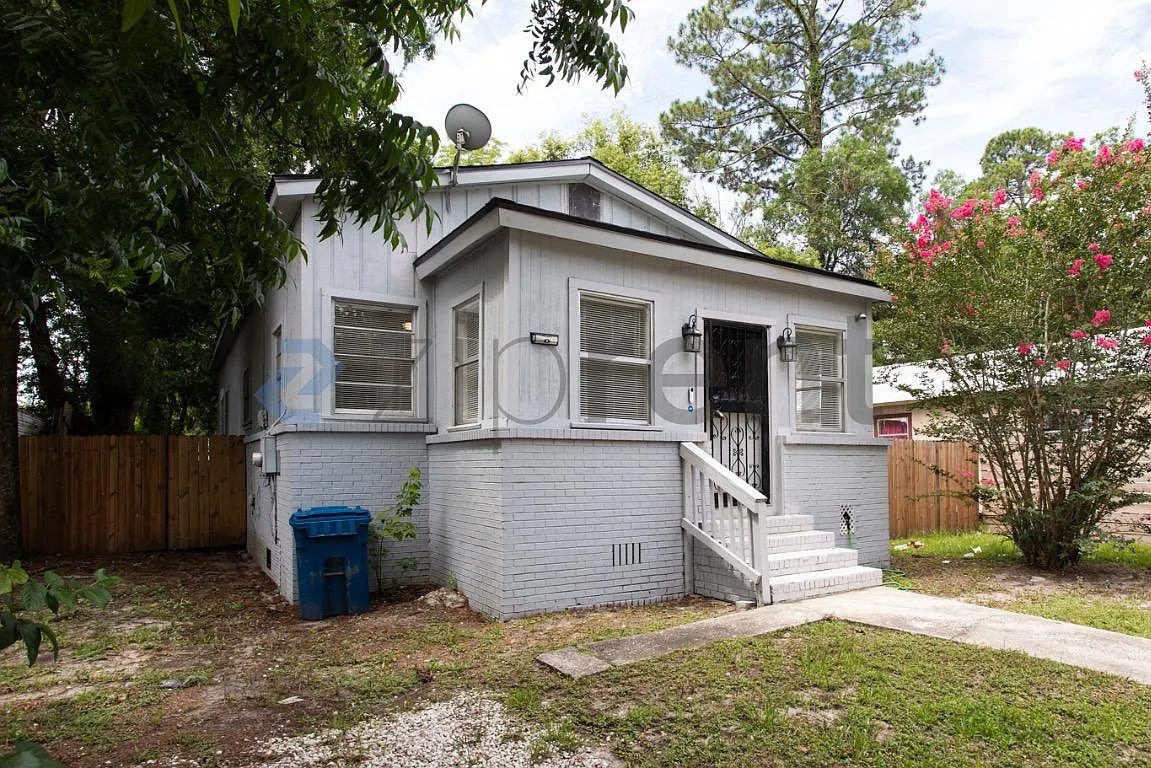 4 bed, 1242 sqft, $1,475 — Photo 1