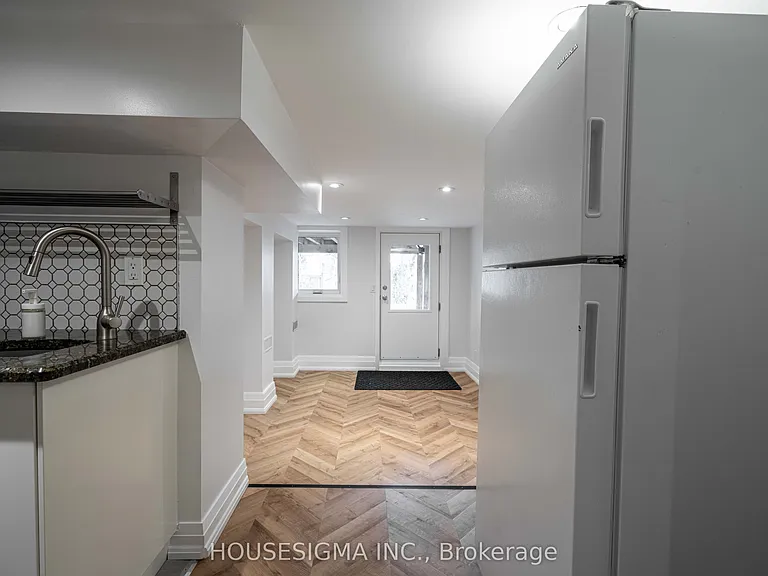 5 Ivy Ave #LOWER — Photo 4