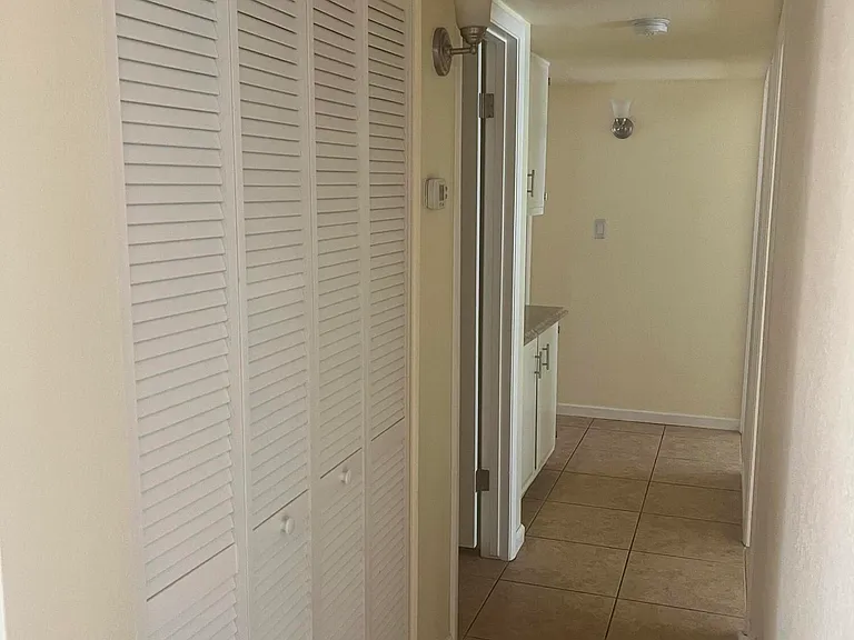 6502 W Mercer Ln — Photo 13