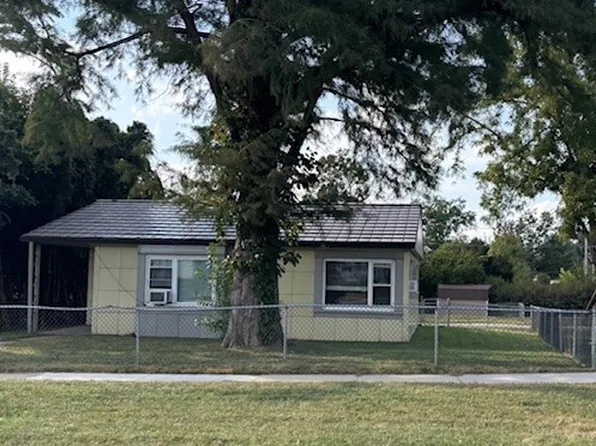2124 1st Ave NE, Cedar Rapids, IA 52402
