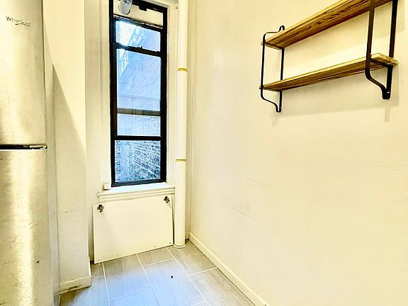 4th image of 258 W 22nd St APT 4G