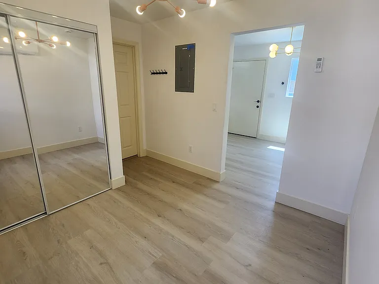 1111 S Rimpau Blvd — Photo 7