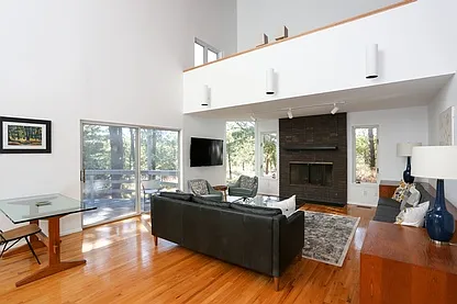Hamptons Year Round or Summer Rental! — Photo 3