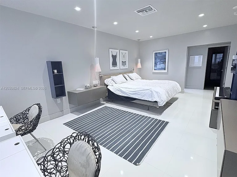 10275 Collins Ave #1522 — Photo 11