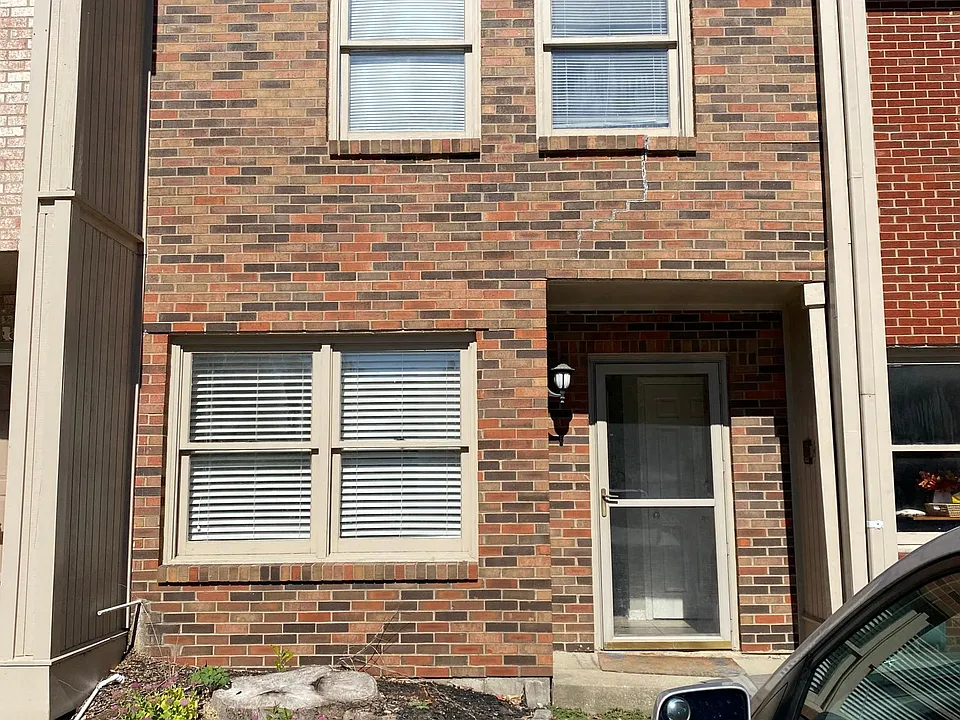1313 Gray Hawk Rd #2