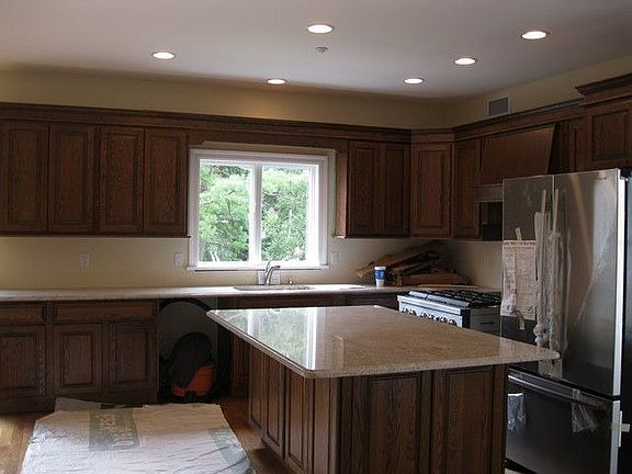 3rd image of 94 E Sunnyside Ln