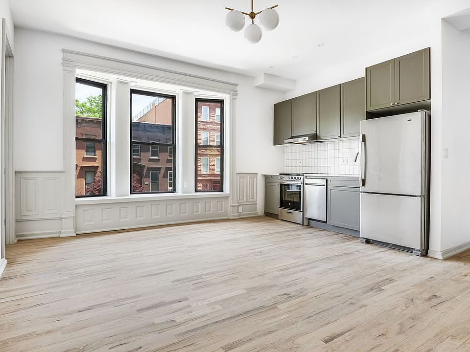1st image of 285 Macdonough St APT 2