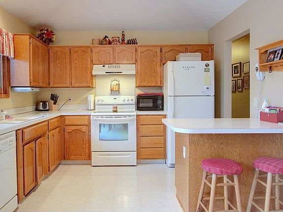 4th image of 2108 Marilyn Dr