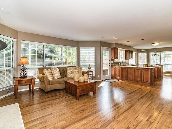 3rd image of 2721 Bluff Creek Ct