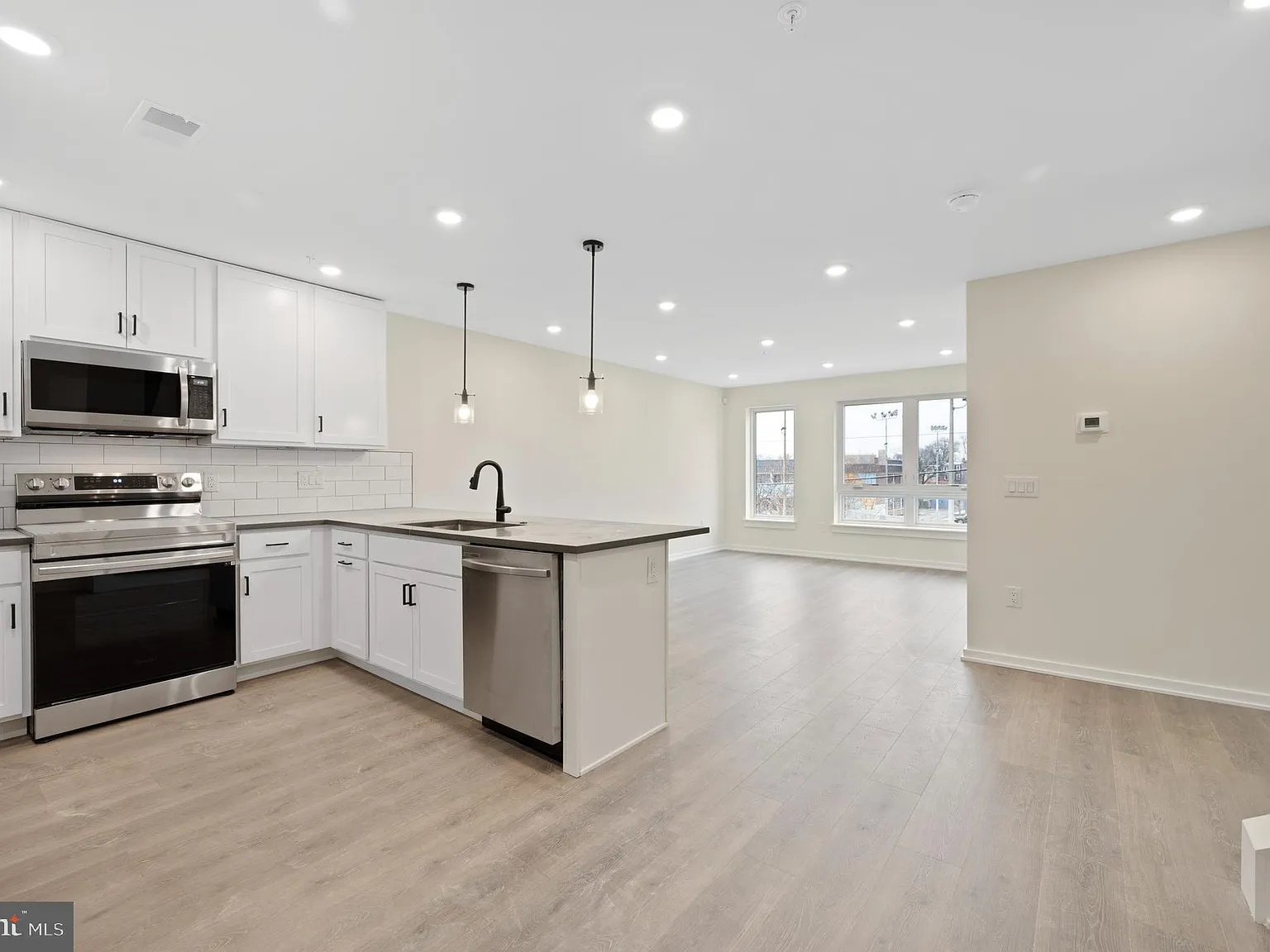 1 bed, $1,325 — Photo 2