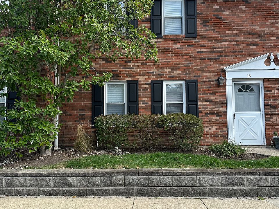 1st image of 12 Queens Ct