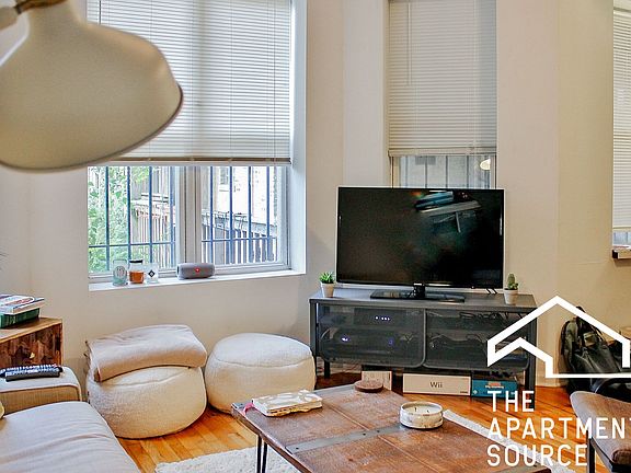 5th image of 1022 N Damen Ave APT 5