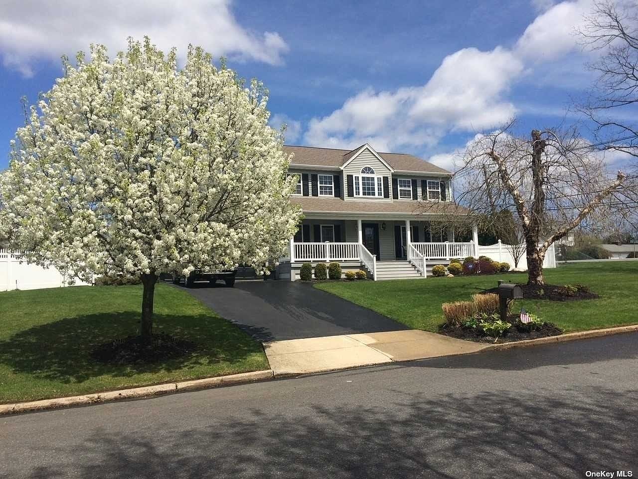 1 Settler Avenue, Coram, NY 11727 Zillow