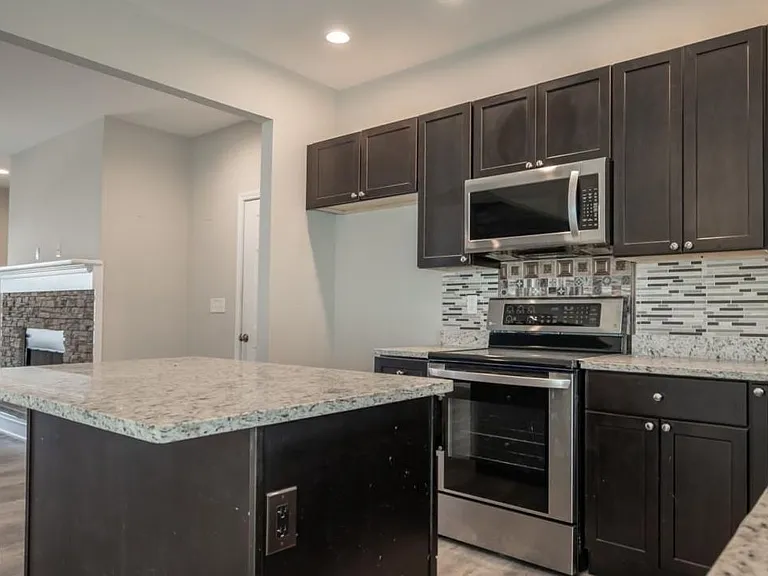 2446 Remington Dr — Photo 4