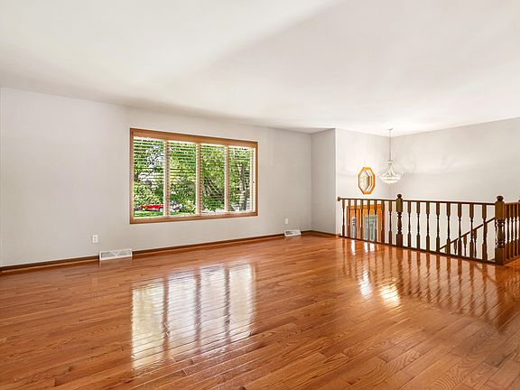 5th image of 2513 Hickory Dr
