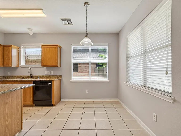 16119 Gavin Ln — Photo 11