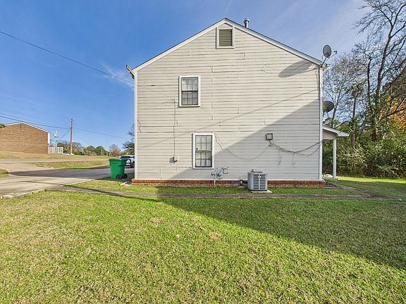 4th image of 225 Maple St