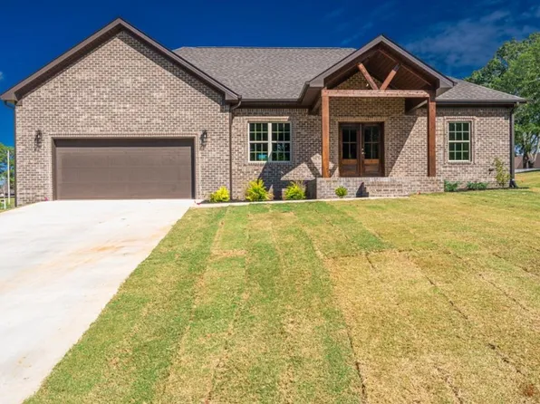 1103 Glendora Ave, Tuscumbia, AL 35674