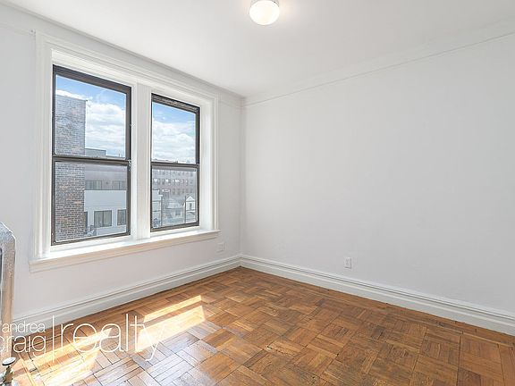 3rd image of 92 Hawthorne St APT 14