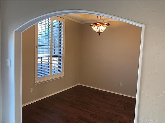 5th image of 2021 Parkridge Dr