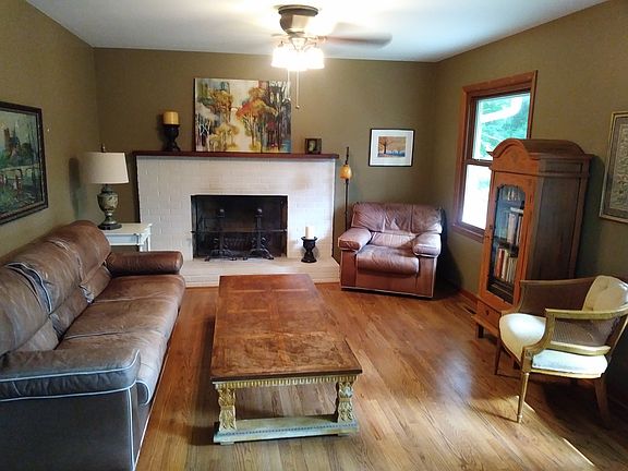 5th image of 2126 Woodridge Dr