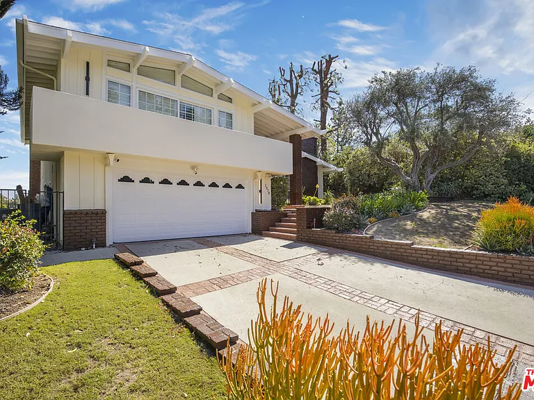 3970 Ellenita Ave — Photo 4