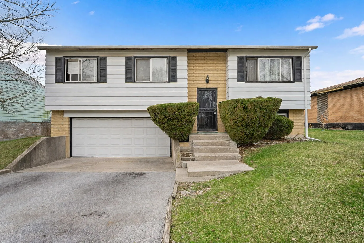 720 Blackhawk Dr photo 1