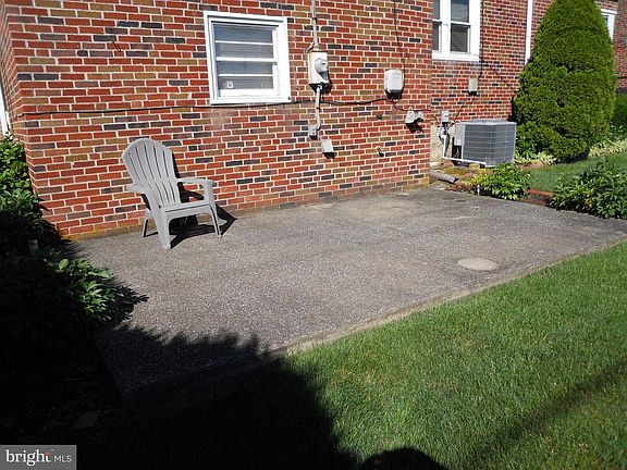 5th image of 223 Mayer St