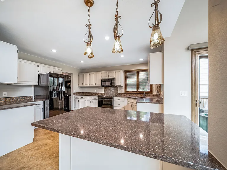 6793 Blackhawk Ct — Photo 10