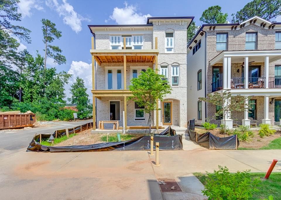 1st image of 200 Villa Magnolia Ln