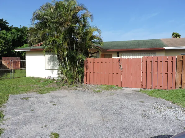 8599 Crater Ter, West Palm Beach, FL 33403