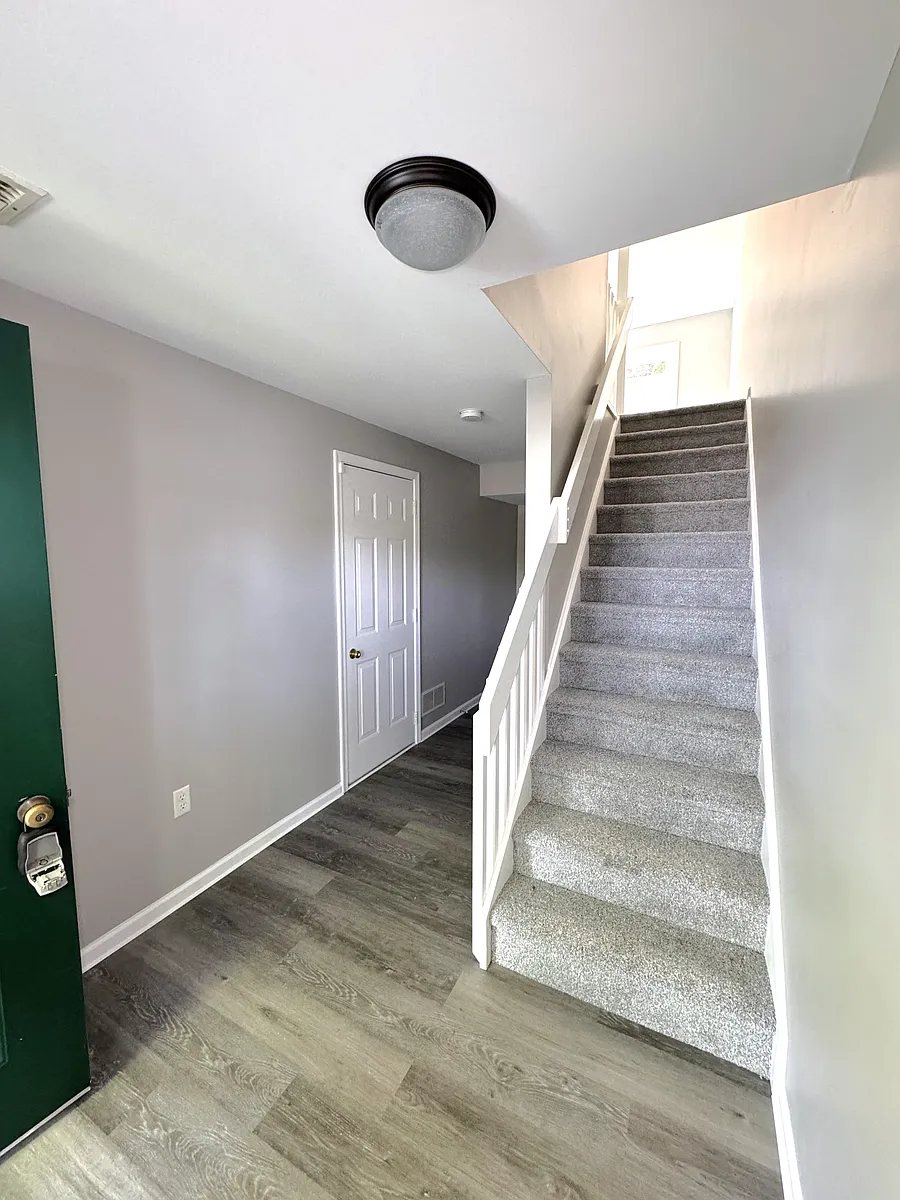 Building Photo - 202 Oakridge Dr