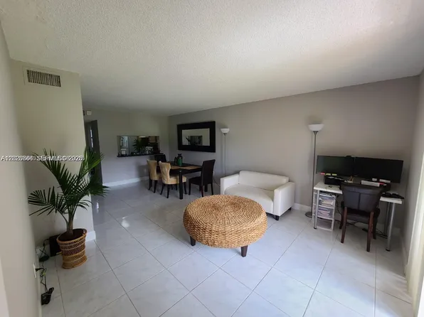165 NW 93rd Ave #102, Hollywood, FL 33024