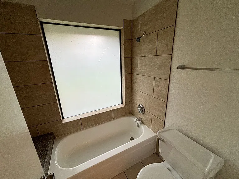 2514 Livingston Ln — Photo 28