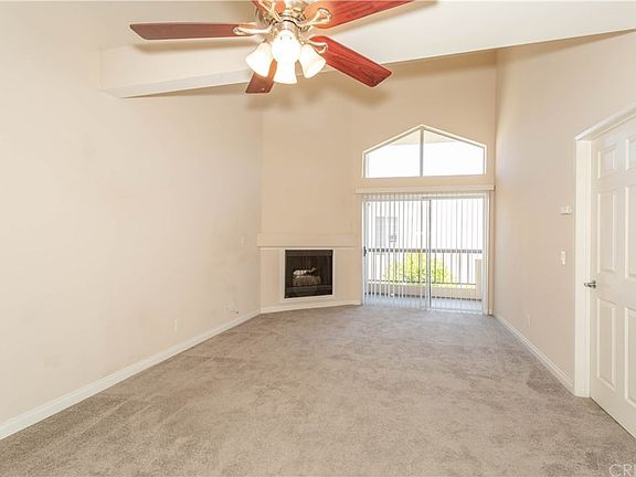 2nd image of 5530 Owensmouth Ave APT 311