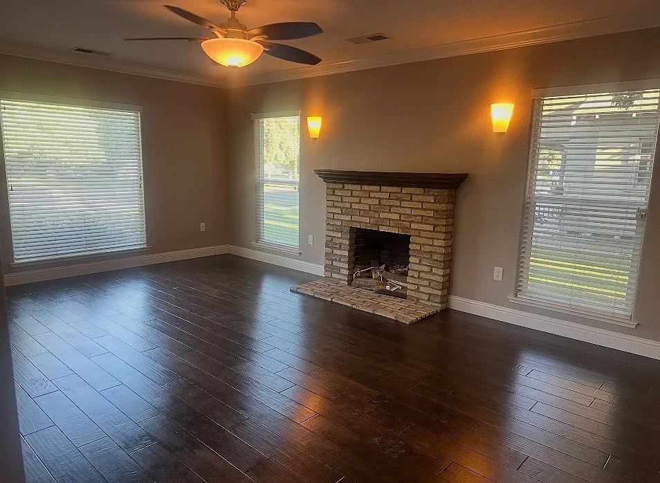 2 bed, 1.5 bath, 1120 sqft, $2,300 — Photo 2