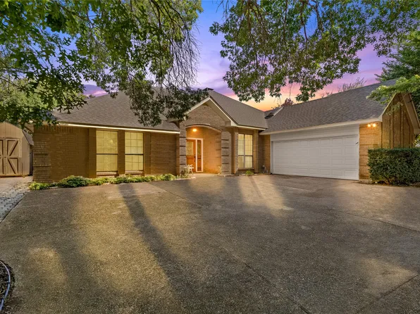 8106 Meadowside Dr, Benbrook, TX 76116